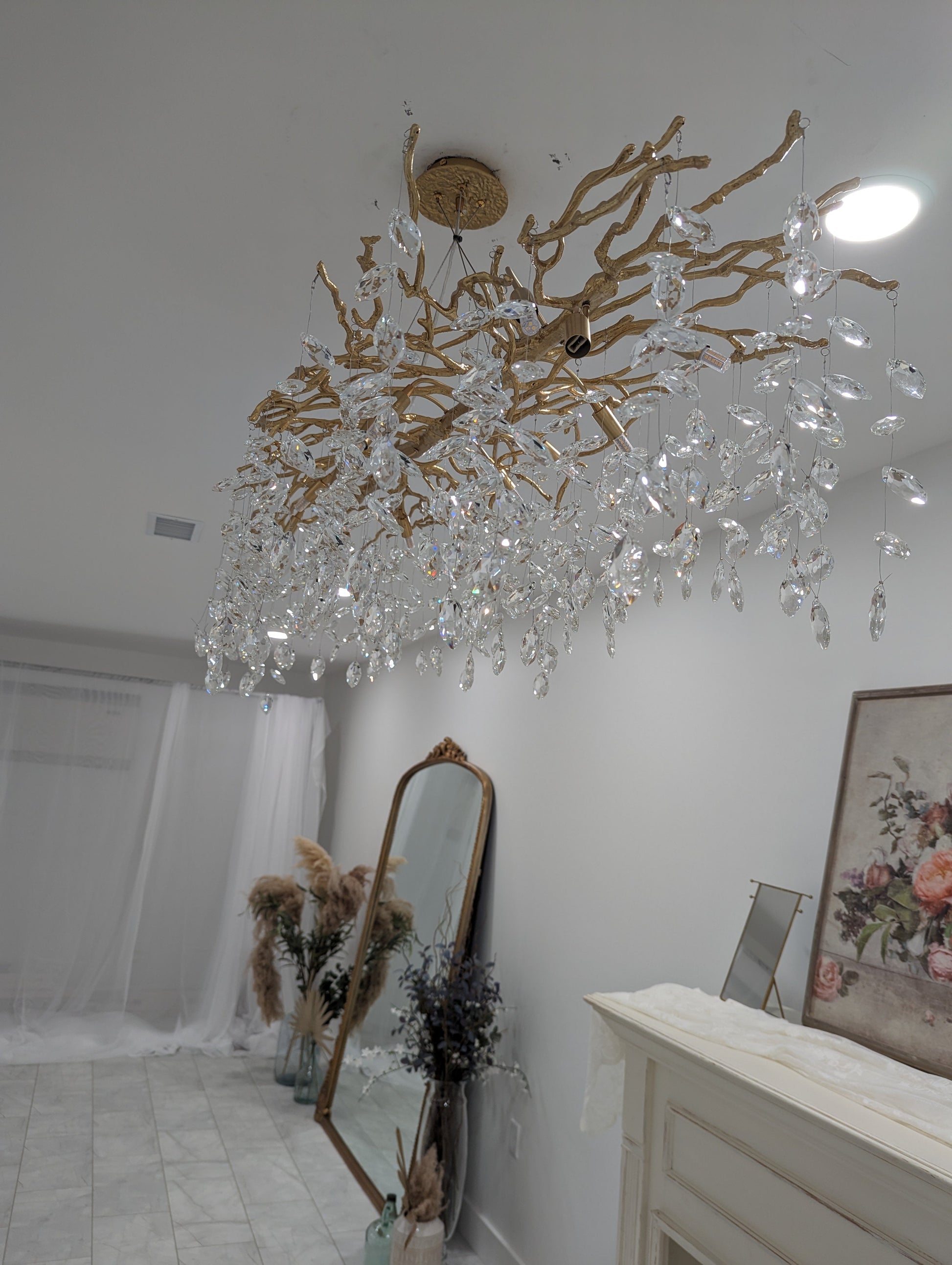 Artistic Branch-Inspired Pendant Ceiling Light