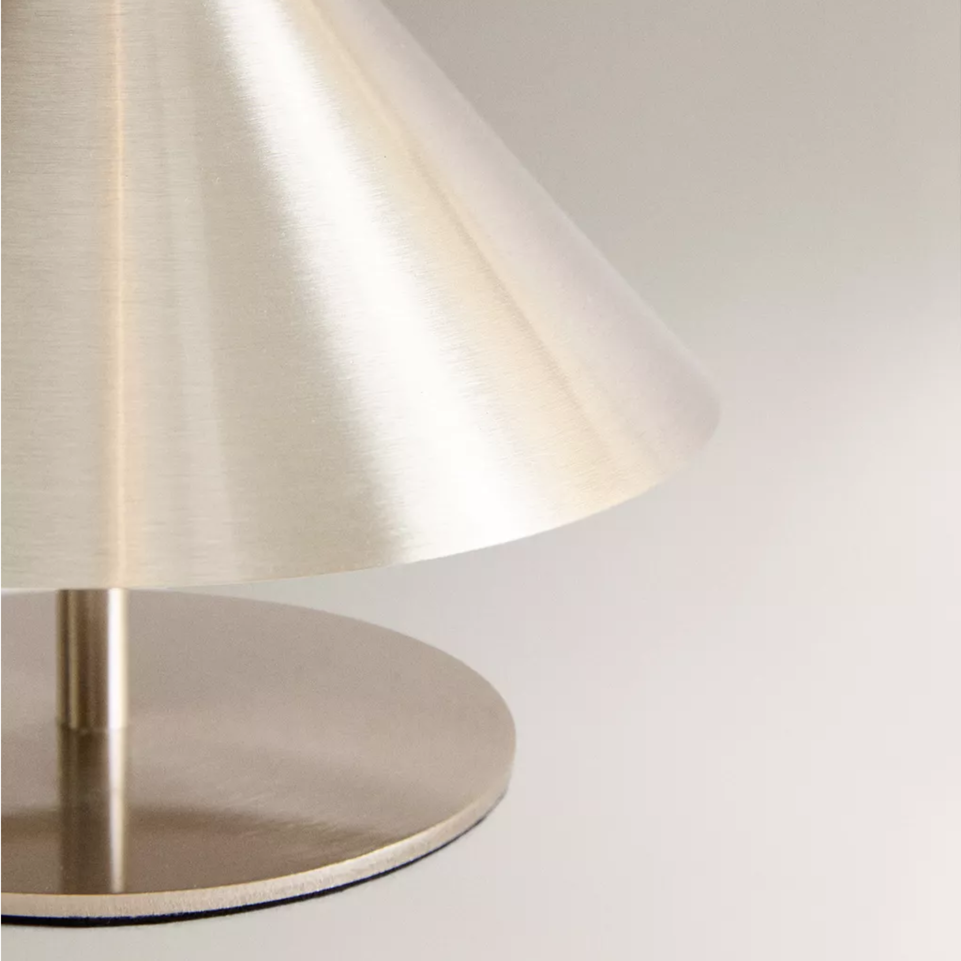 Lumeart – Touch Glow Table Lamp - Image 3