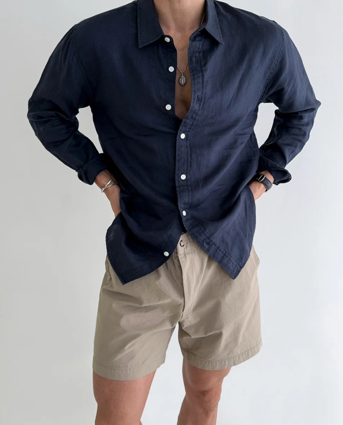 Men's Classic Relaxed Fit Shirt with Button-up Collar