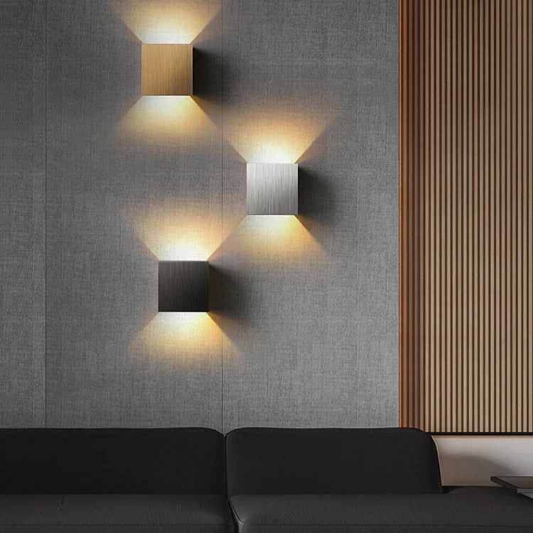 Elegant Wall Light - Image 2