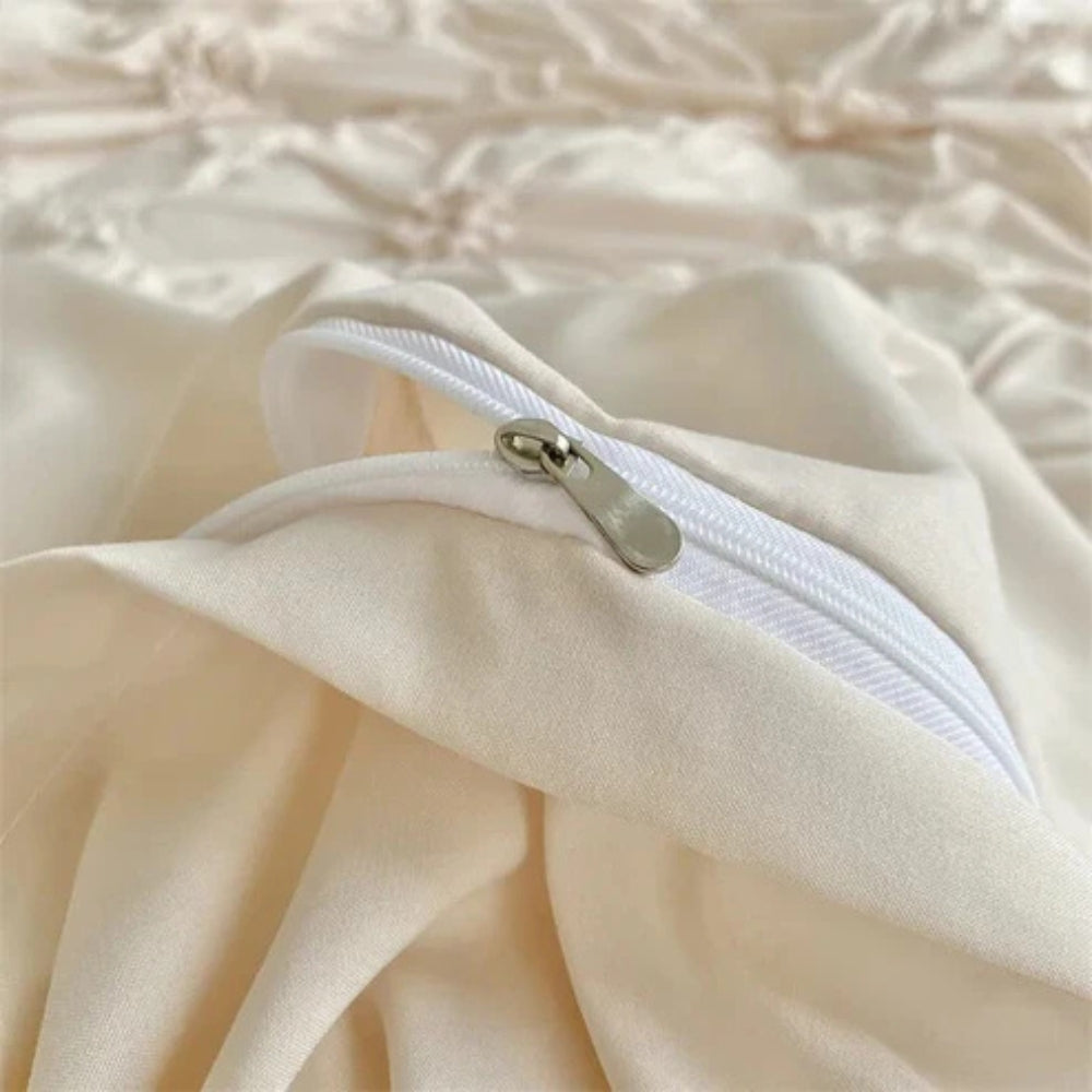 Taavita Ruffle Flower Quilt Cover Set - Elegant Pinch Pleated Design for Luxurious Comfort - Image 4