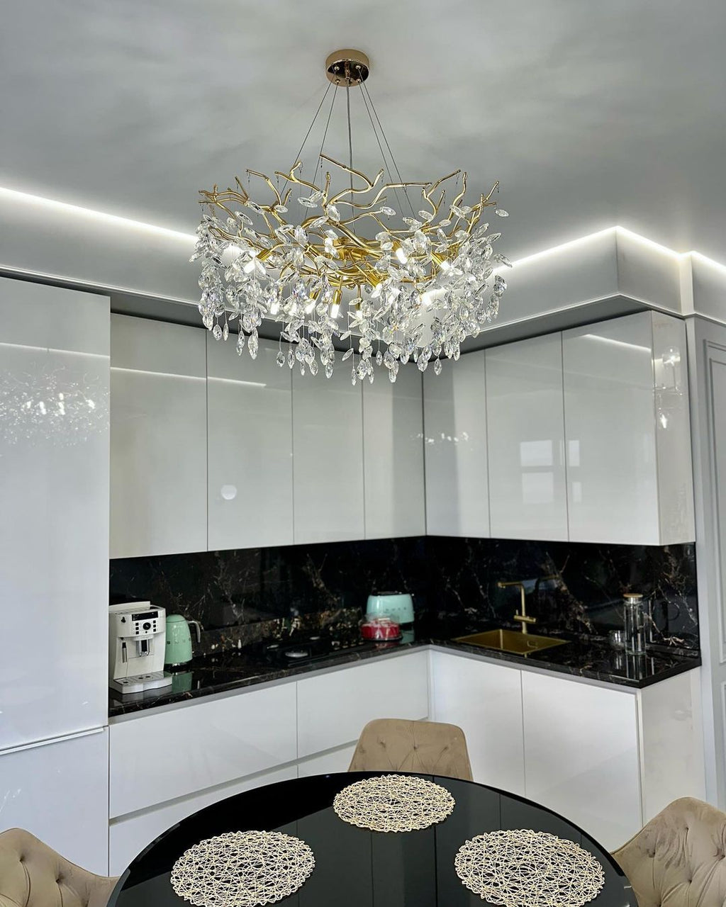 Sculptural Branch-Inspired Statement Pendant Light - Image 14