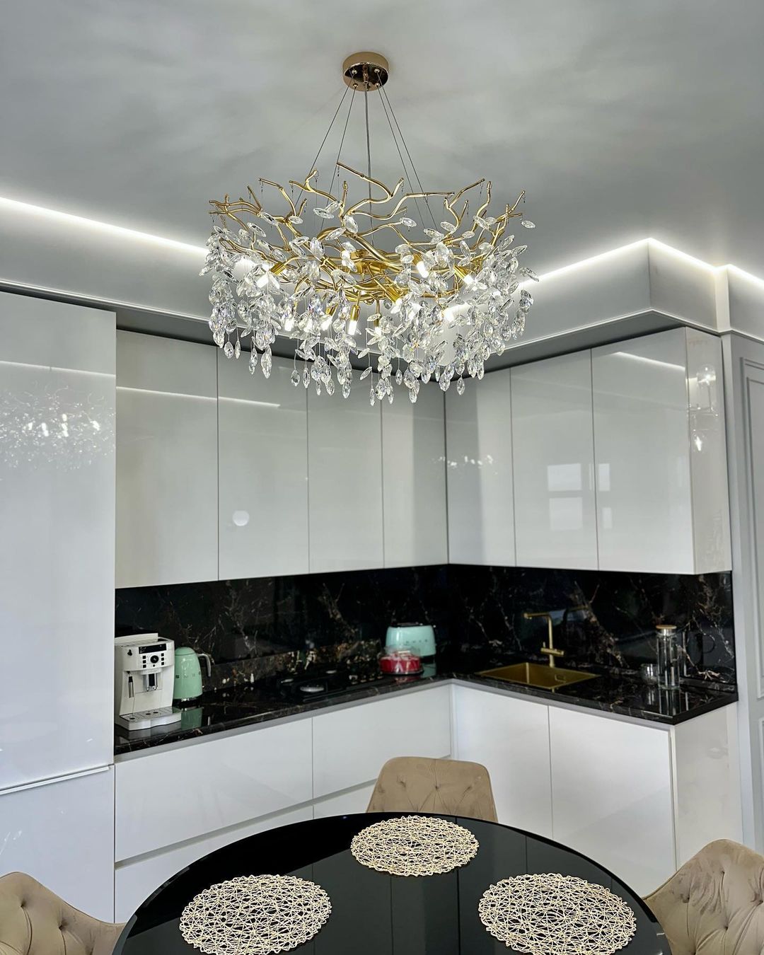 Sculptural Branch-Inspired Statement Pendant Light - Image 14