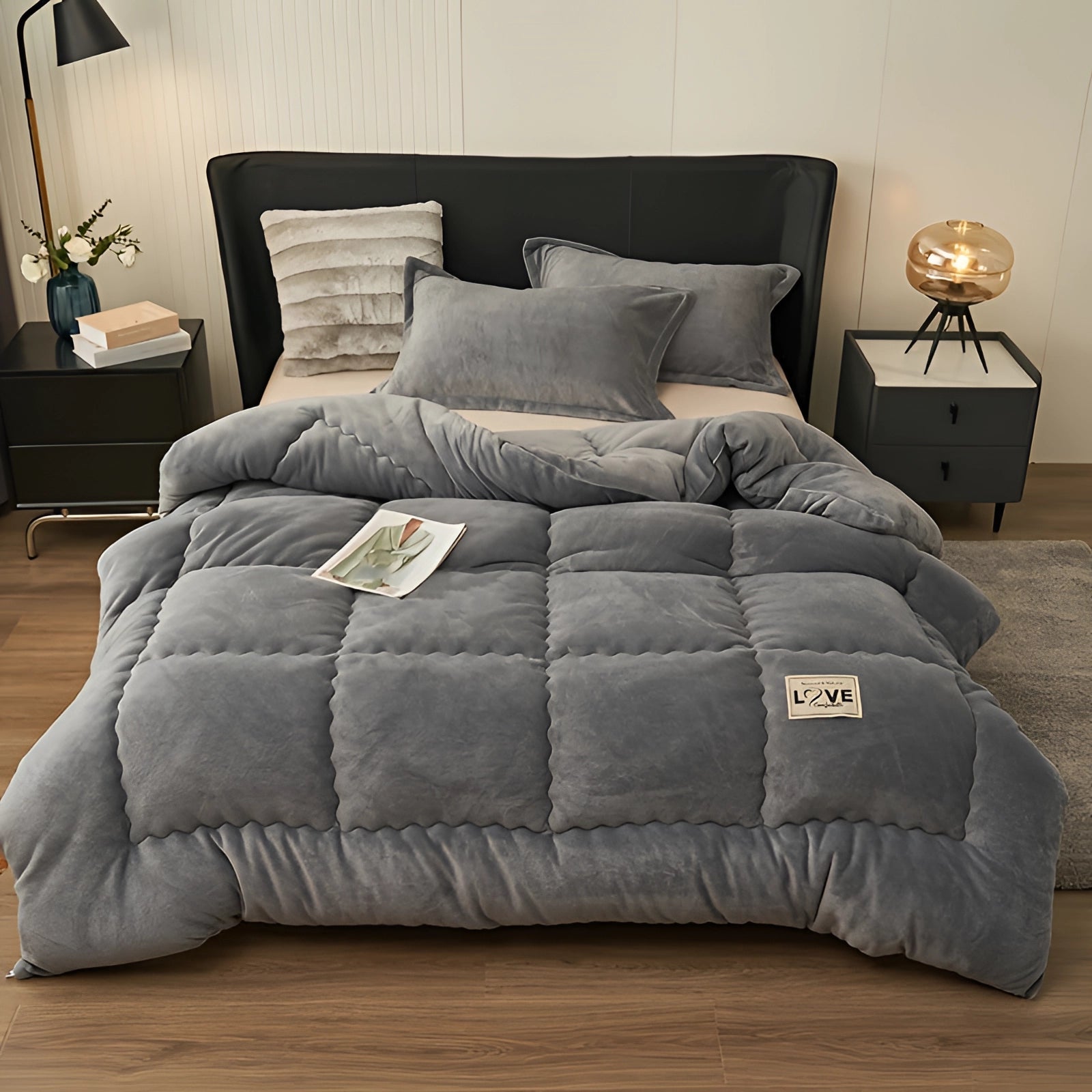 Luxury Blue Velvet Comforter Set - Plush Quilt & Pillow for Winter - Image 3