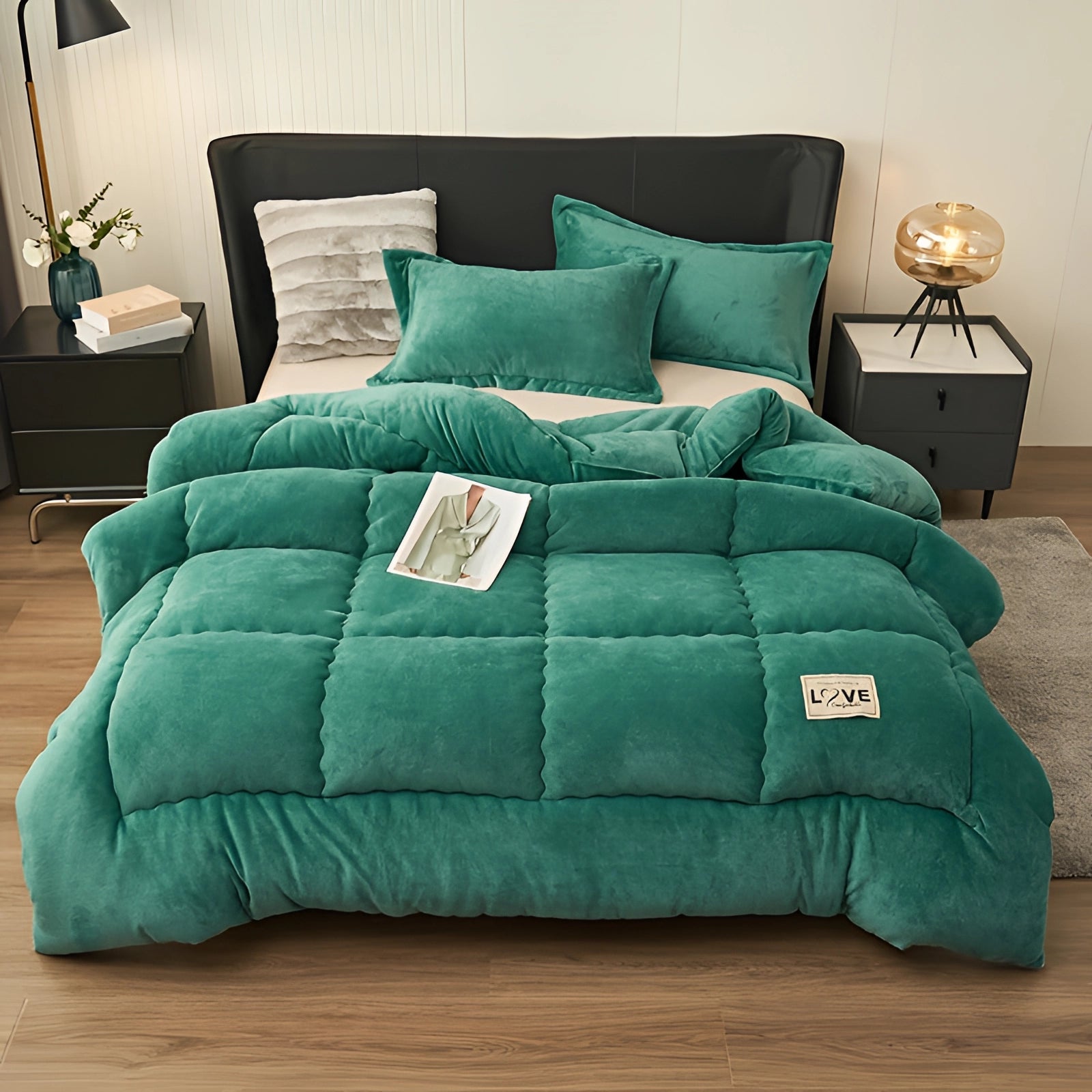 Luxury Blue Velvet Comforter Set - Plush Quilt & Pillow for Winter - Image 4