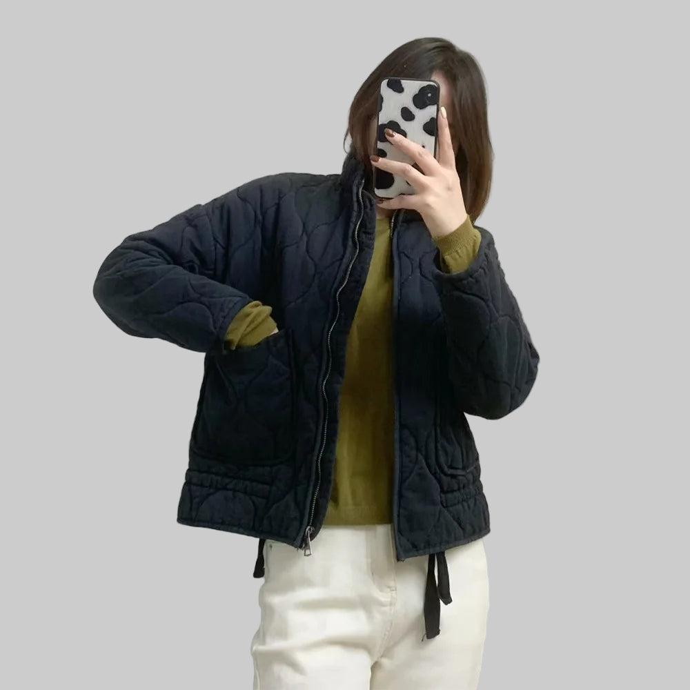 Women’s Wave-Patterned Quilted Puffer Jacket with Front Zipper and Two Large Pockets