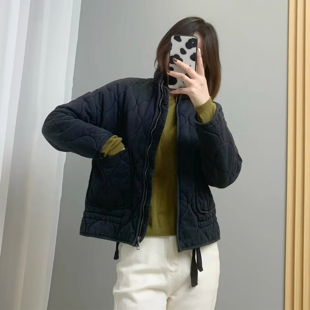 Women’s Wave-Patterned Quilted Puffer Jacket with Front Zipper and Two Large Pockets