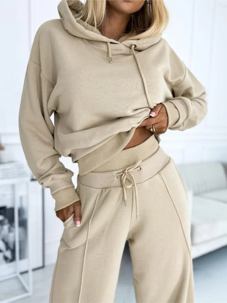 Women's Relaxed Fit Athletic Two-Piece Set - Matching Top & Pants