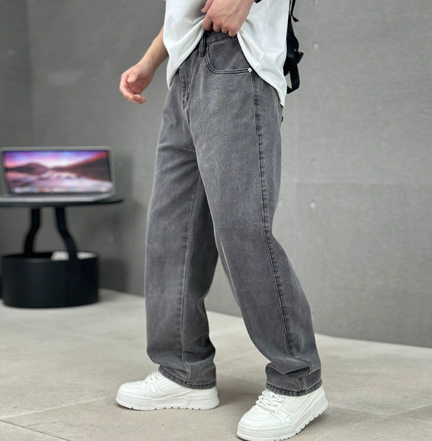 Versatile Modern Straight Leg Everyday Jeans for Men